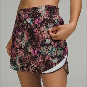 NWT Lululemon Hotty Hot High-Rise Skirt *Long
Size: 2